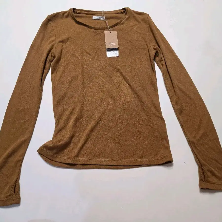 모카썸 카멜 긴팔 티셔츠