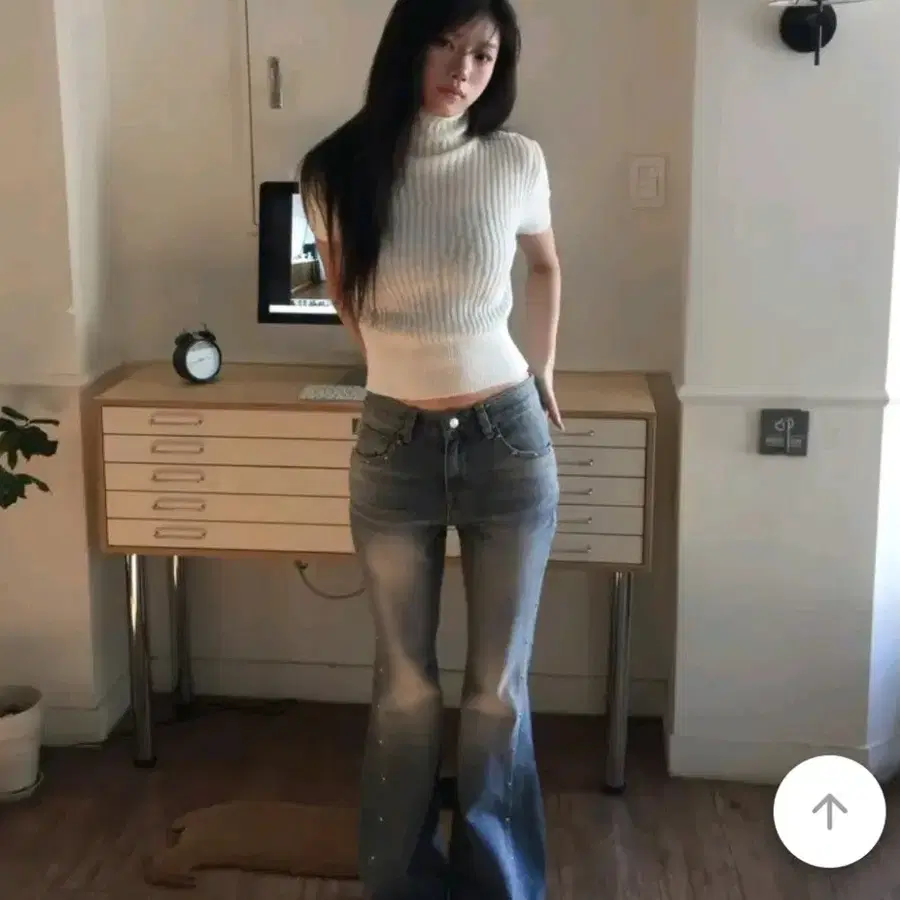 모디무드 세미로우 절개 스터드 부츠컷 팬츠