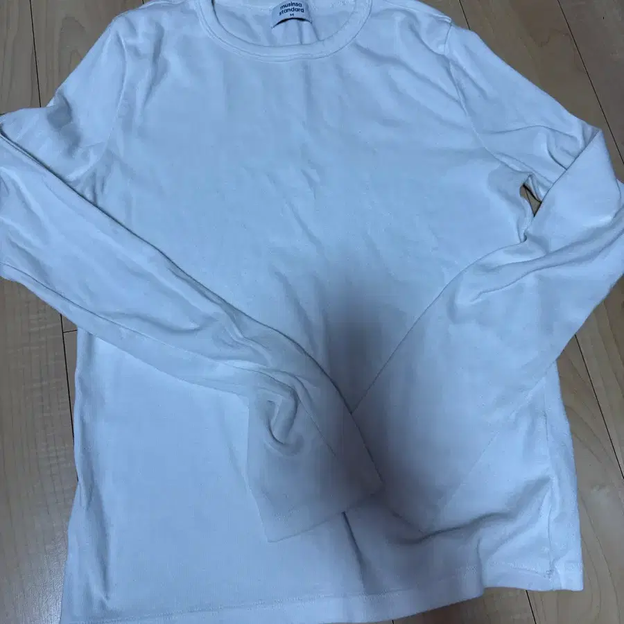 무신사 스탠다드 화이트 롱슬리브 티셔츠