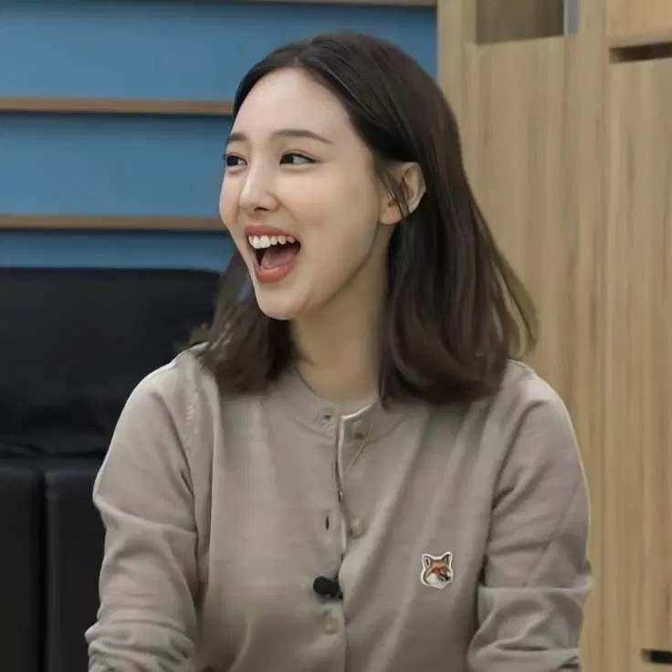 (나연착용) 메종키츠네 폭스헤드 여우패치 여성 울 가디건 니트 베이지 멜란지