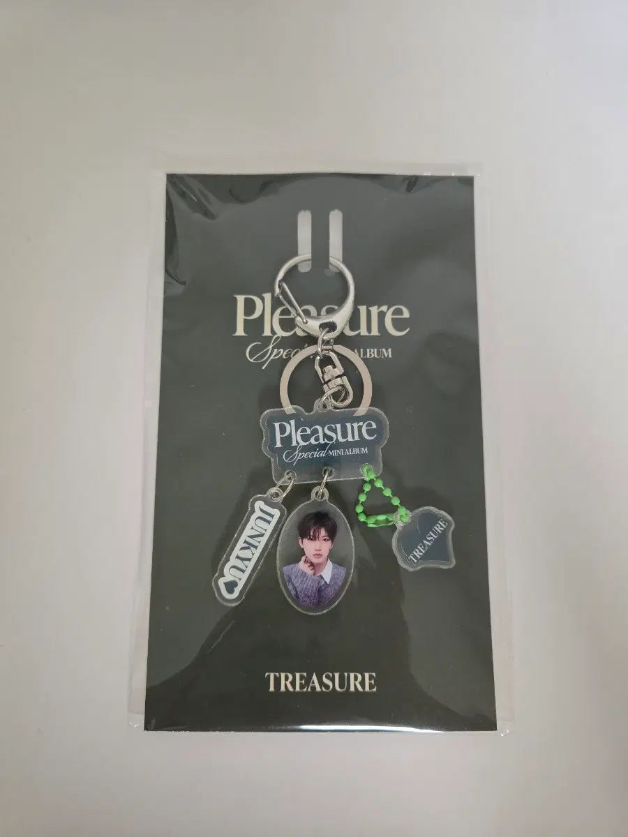 Treasure Pleasure Photo Keychain Holder Junkyu + Pola (Sealed)