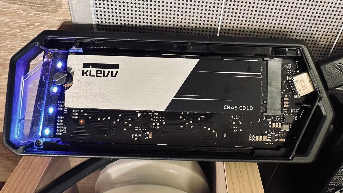 KLEVV CRAS C910 1TB NVMe PCIe 4.0 SSD / 사용 2시간 / 상태 100%