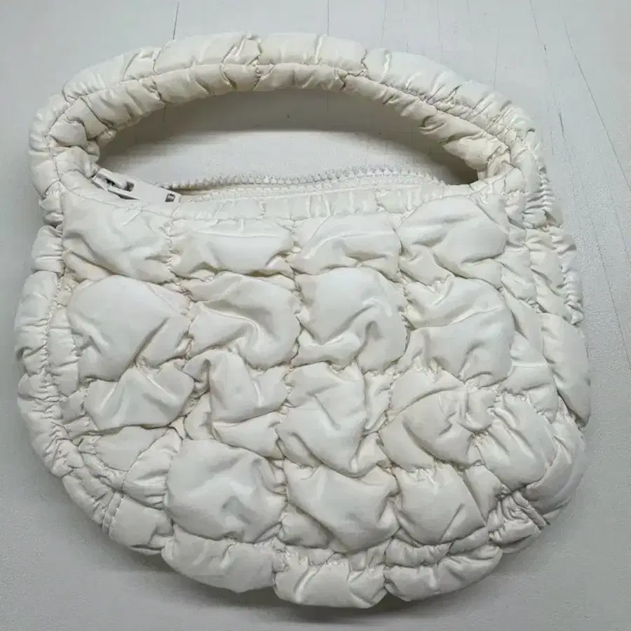 코스 퀼티드 마이크로 미니백 아이보리