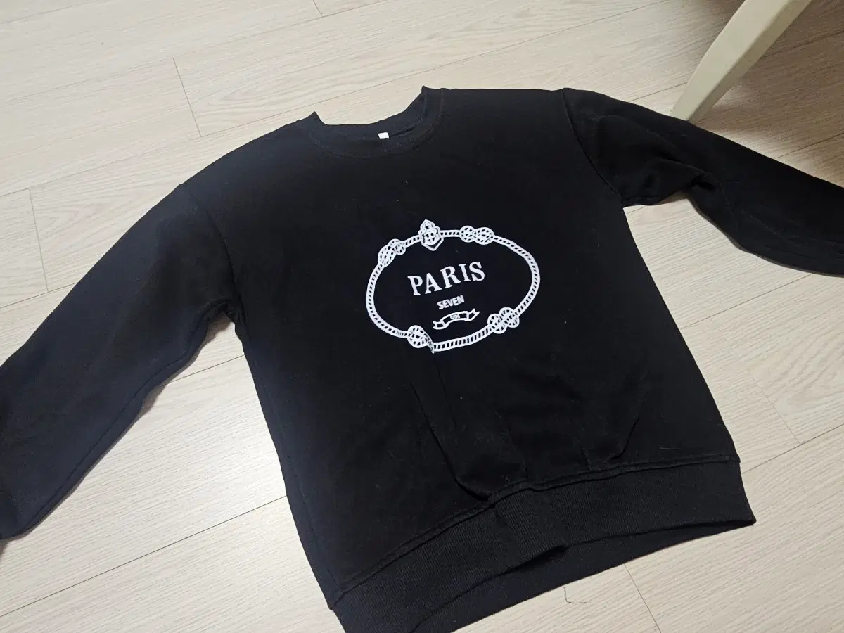 블랙 프린팅 맨투맨