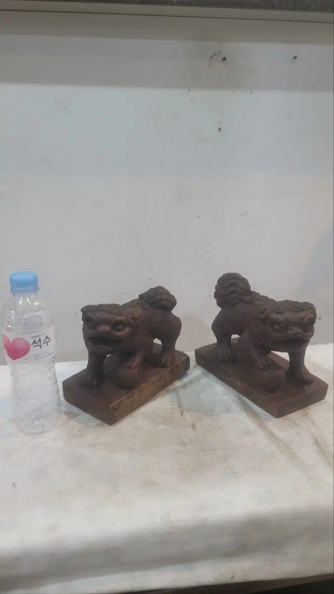 오랜세월의 멋진 나무 해태 한쌍