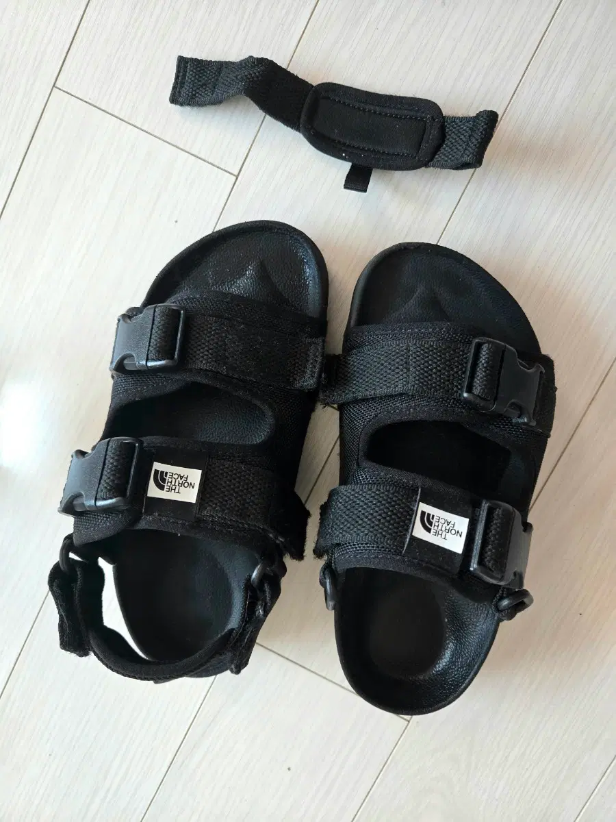 노스남아 샌들210