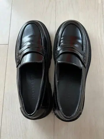 LE TALON 블랙 가죽 통굽 로퍼