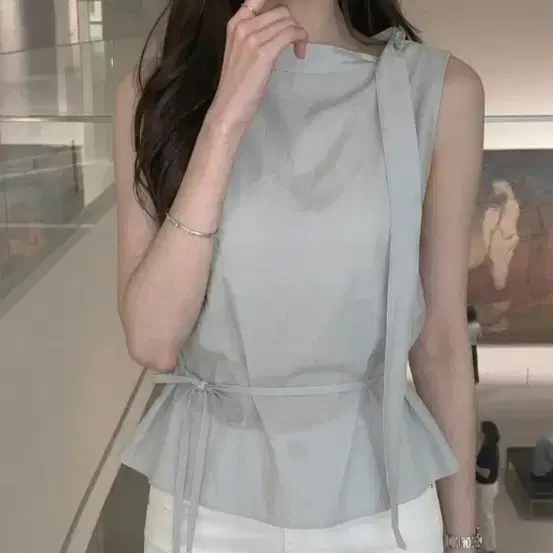 블랙 타이 블라우스