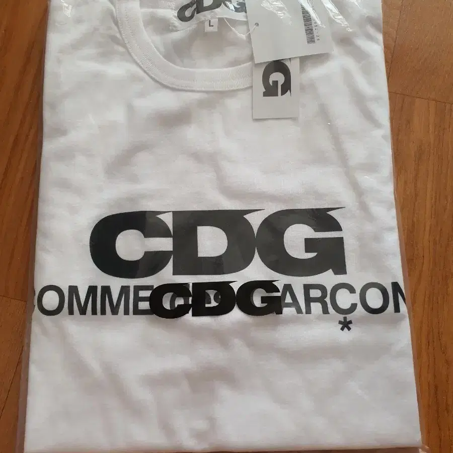 CDG 꼼데가르송 반팔티 화이트 L