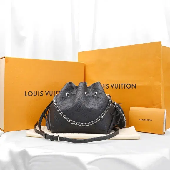 Louis Vuitton(루이비통) M57070 블랙 마히나 카프스킨 벨라 버킷 2WAY