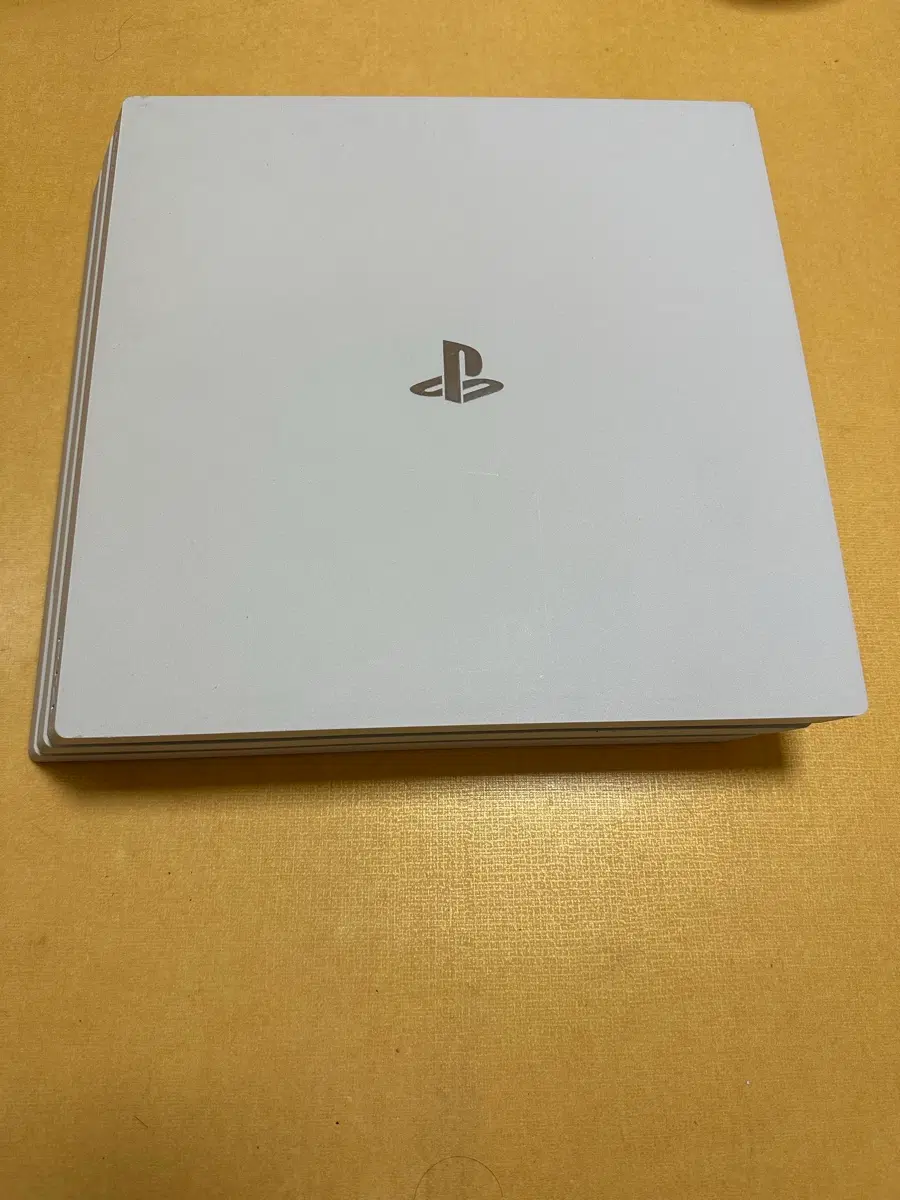 PS4 프로 CUH-7117B 판매합니다.