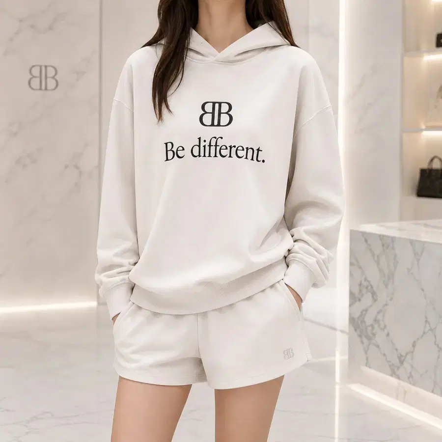 [정품/미착용]  발렌시아가 한정판 Be different 로고 후드티 XXS / 55