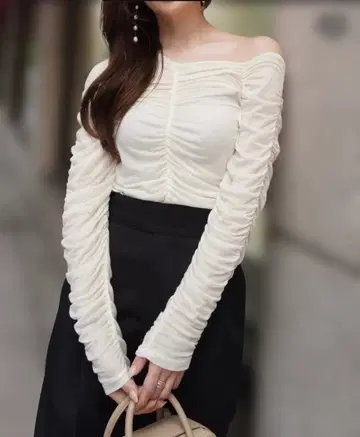 HYEON 오프숄더 셔링 상의 긴팔