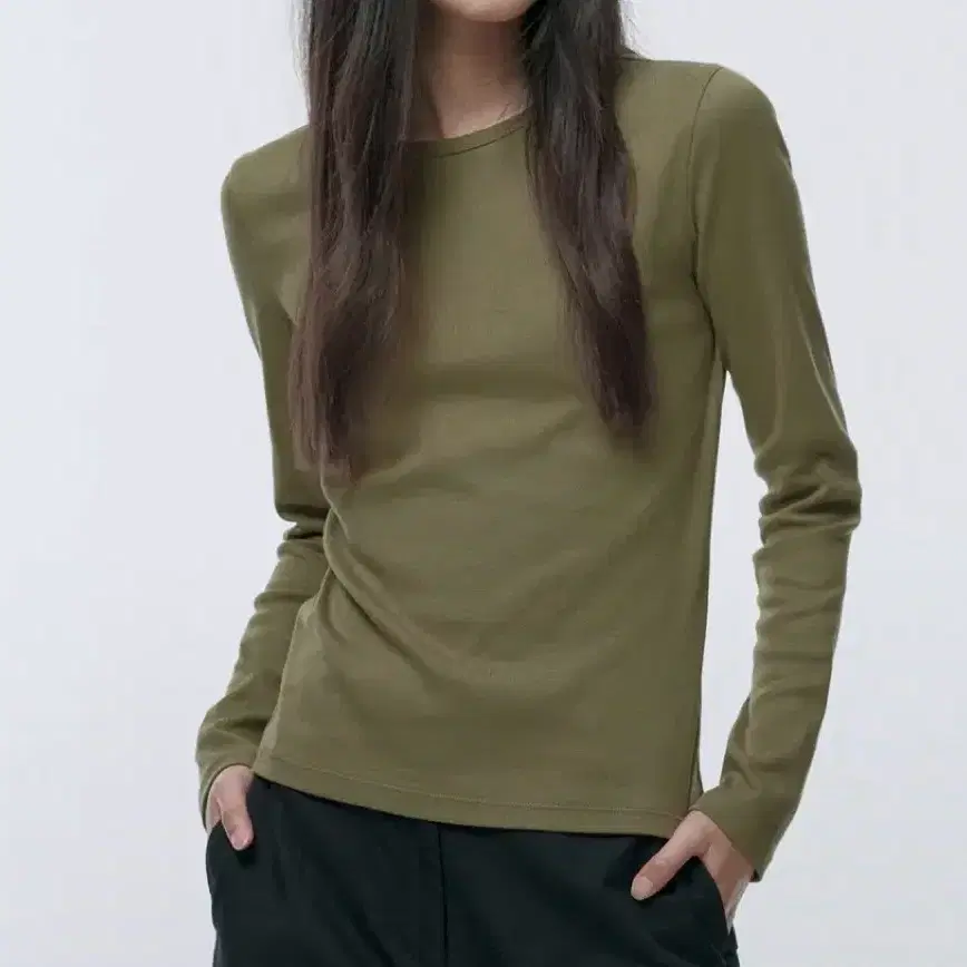 무신사 우먼즈 슬림 크루넥 긴소매티셔츠