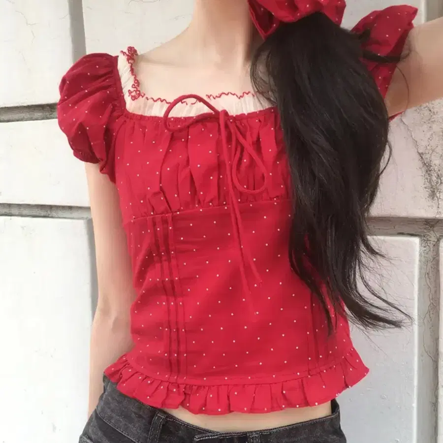 에이블리 레드 도트 리본 레이스 핀턱 프릴 뒷밴딩 반팔 오프숄더 블라우스
