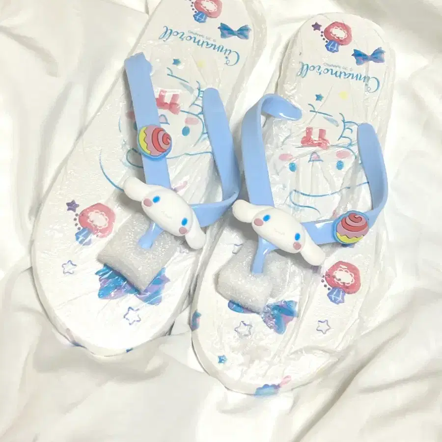 산리오 시나모롤 쪼리 샌들 화이트