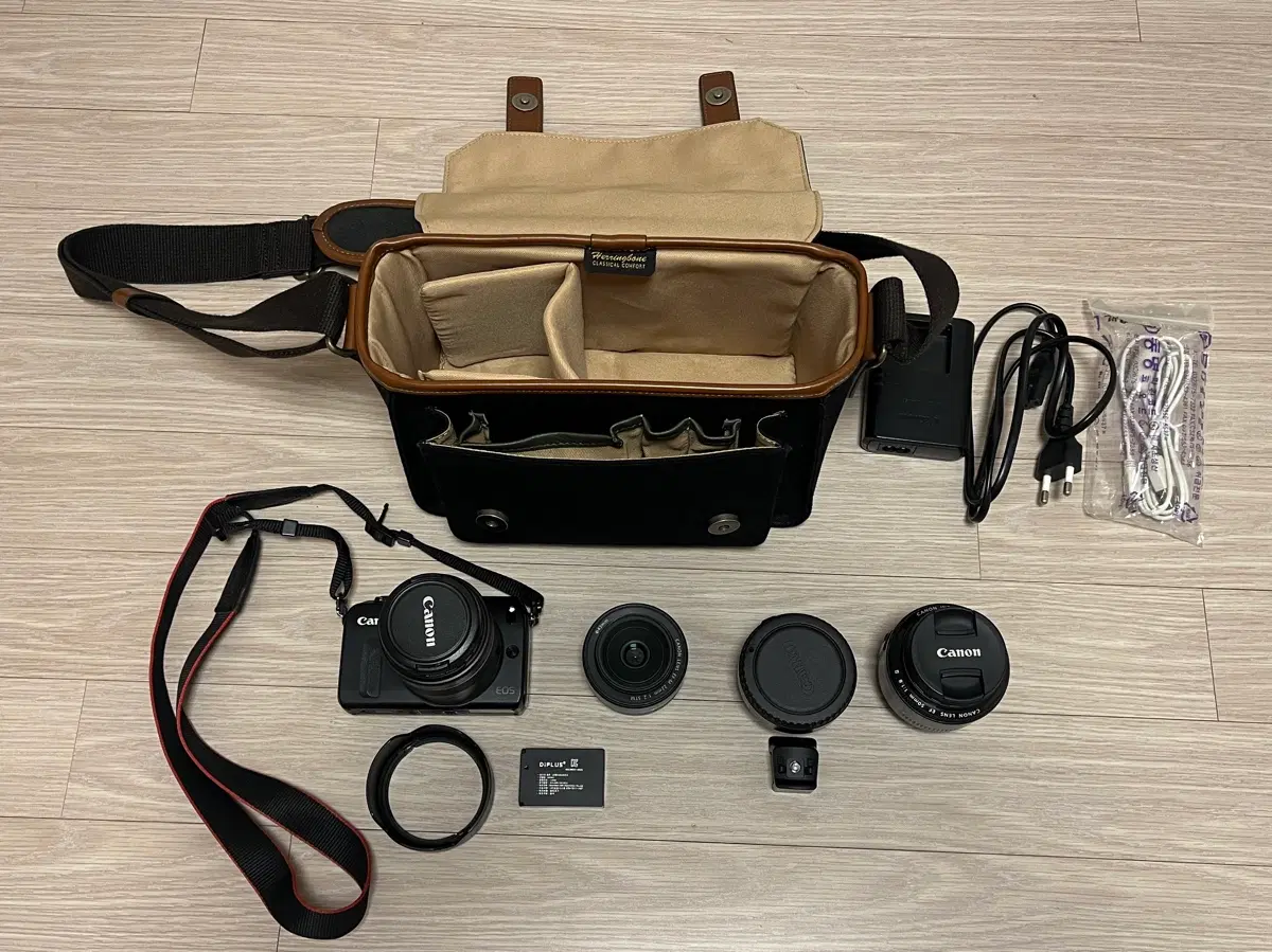 (입문용 풀구성) 캐논 EOS M 카메라 + 렌즈 3개 + 캐논 어댑터 + 헤링본 가방