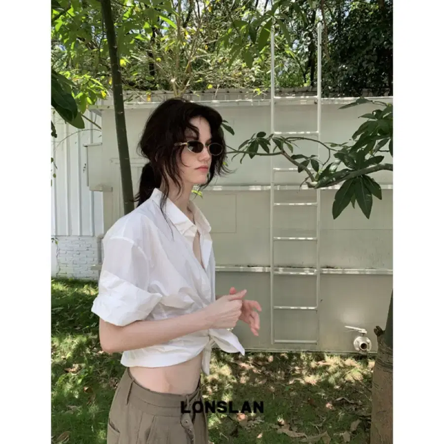 LONSLAN 론슬란 셔츠 남방 소매단 접힌 디자인 반팔 화이트 셔츠