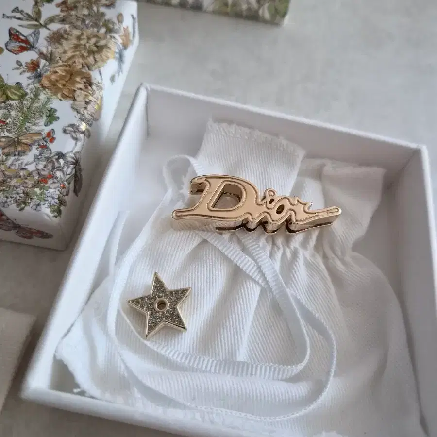 레이디 디올백 abc dior 백참 뱃지