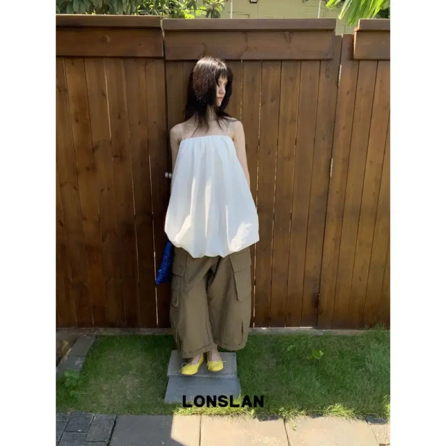 LONSLAN 론슬란 블라우스 스파게티 스트랩 반도 버블 캐미솔 탑