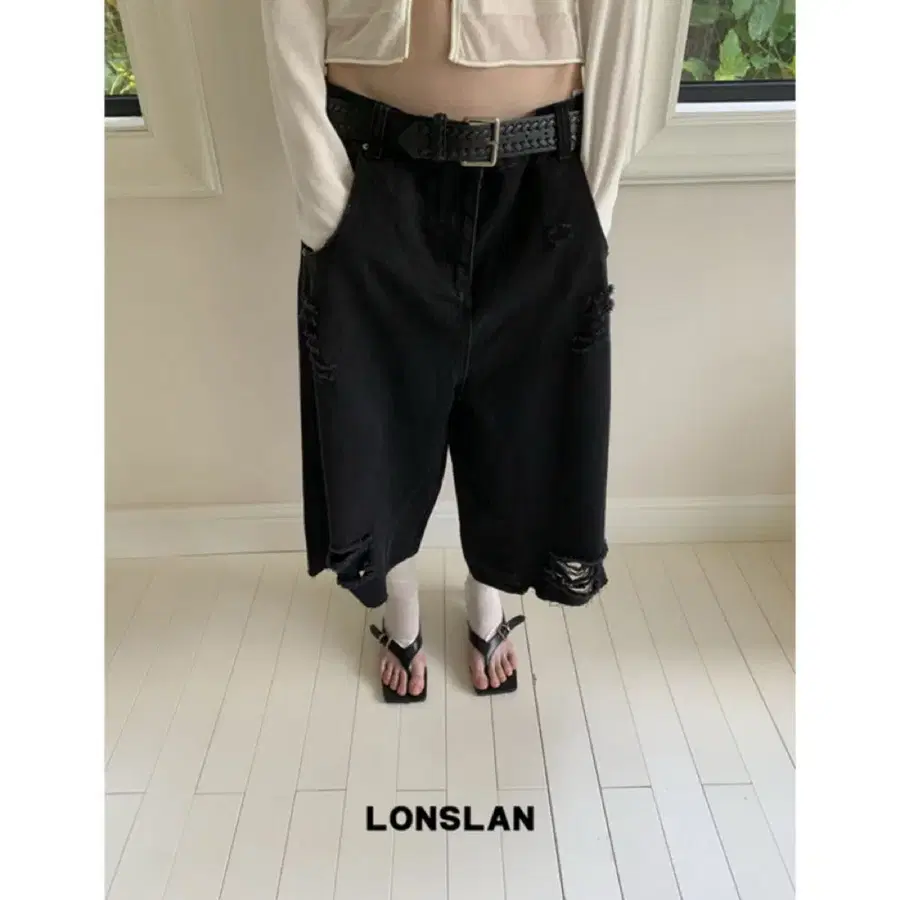 LONSLAN 론슬란 팬츠 바지 블랙 찢어진 크롭 와이드 레그진