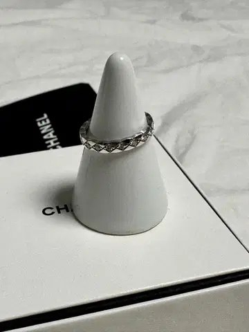 25년 6월구매: 샤넬 코코크러쉬링 화이트골드 다이아 미니 55호