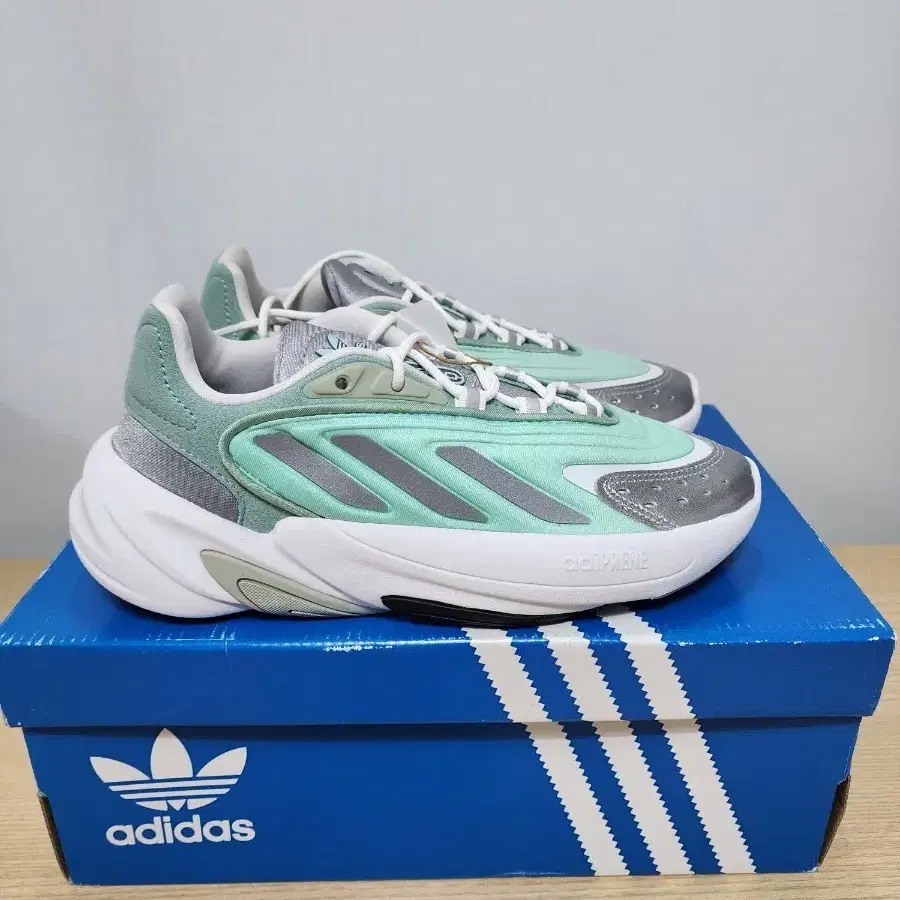 (새상품) 225 아디다스 운동화 (정가는 109천원)