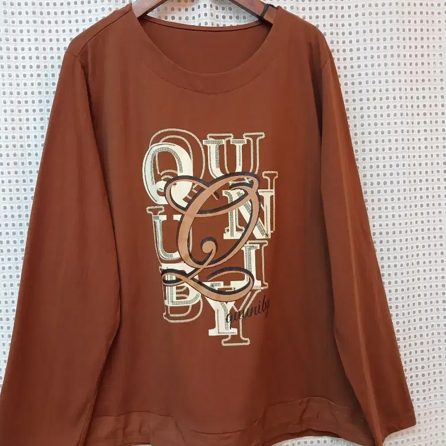 Quu-ni by 브라운 긴팔 티셔츠 99