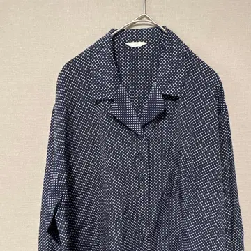 도트 긴팔 블라우스 (L~LL 상당) 네이비 넉넉한 오픈 카라