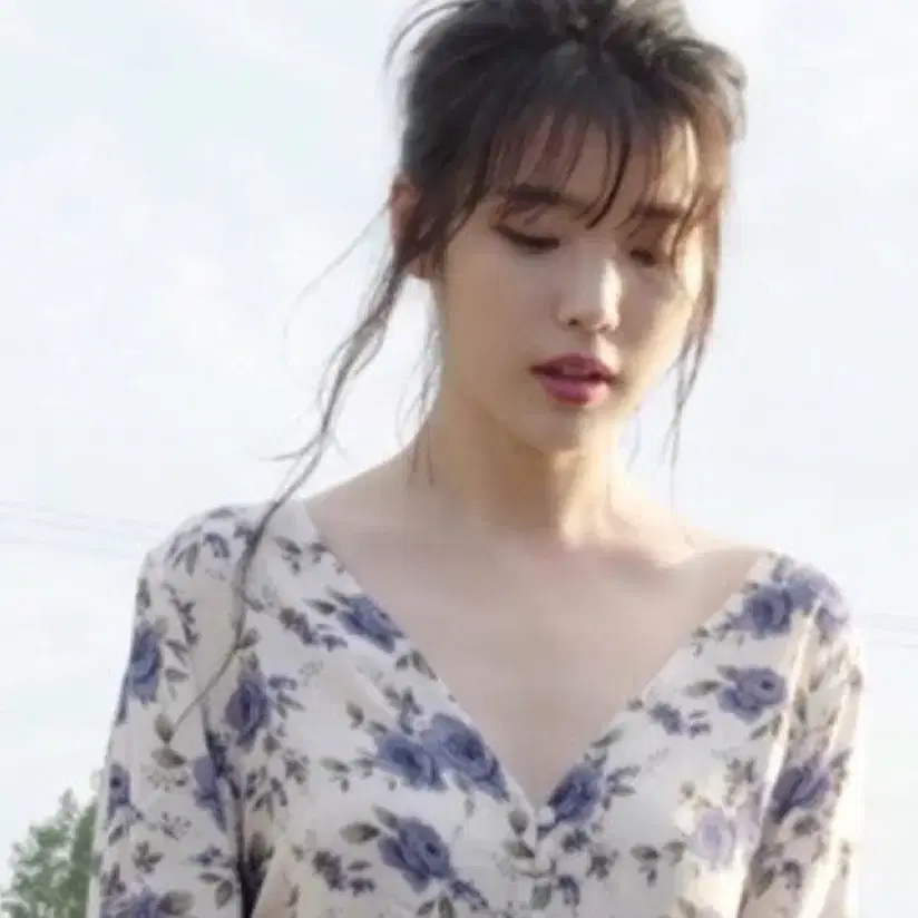 아이유 꽃갈피 아메리칸이글 플라워블라우스 (xxs)