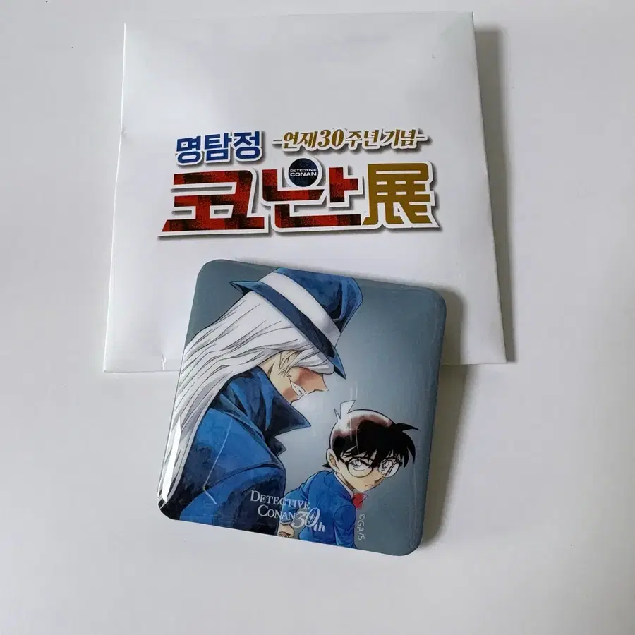 코난 연재 30주년 전시회 캔뱃지 5cm 정사각 검은조직 진 (2024)