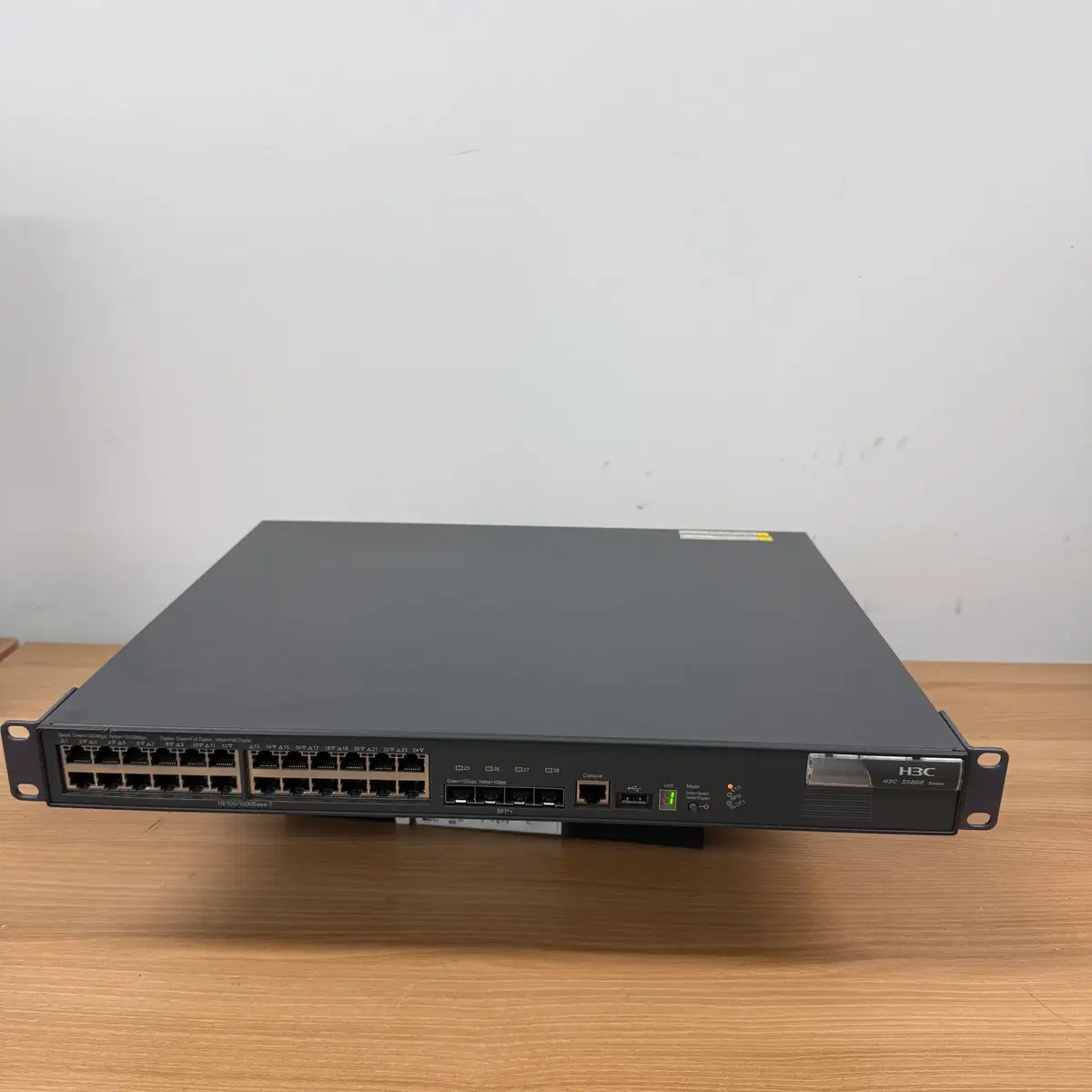 H3C S5800 시리즈 L3 기가비트 스위치허브 (24포트 기가 + 전면 4포트 SFP+ / 후면 4포트 SFP+ 확장모듈 LSW1SP4P0 장착)