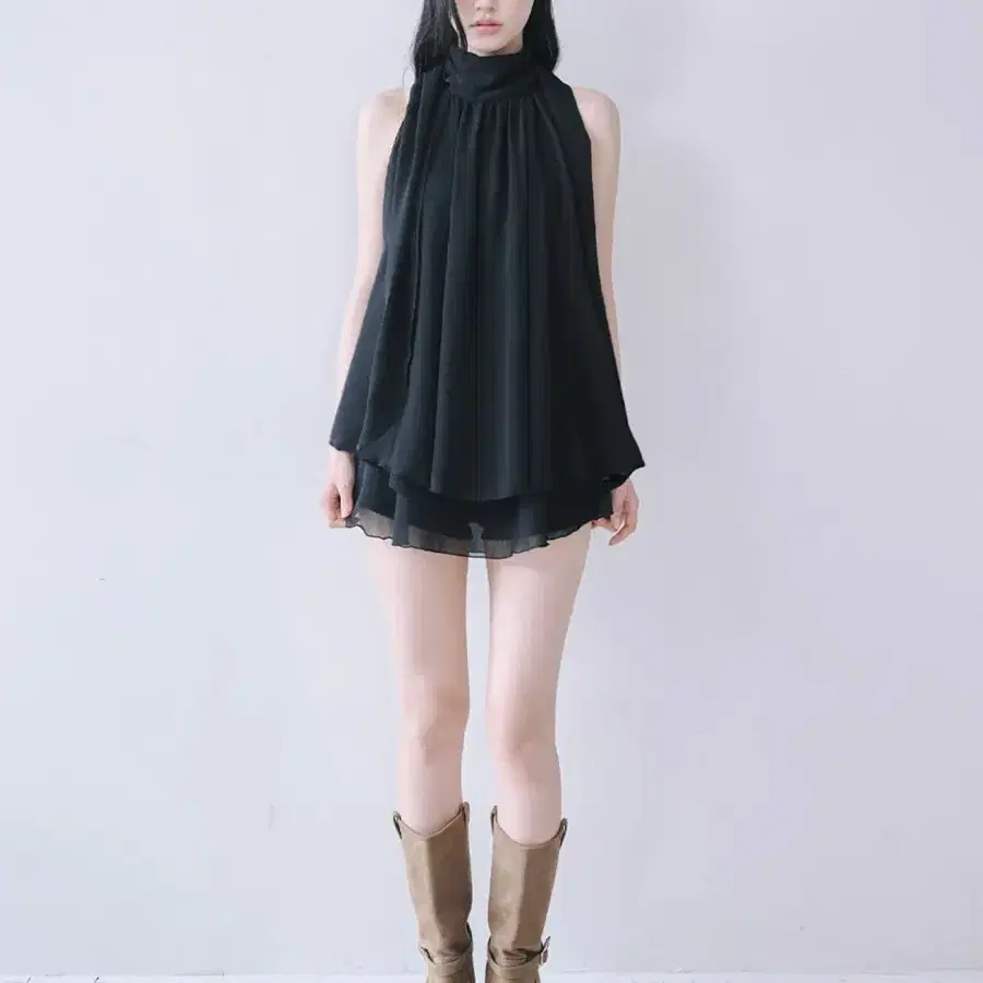 (새상품) 레이즈미야 유이 러플 블라우스 (BLACK)