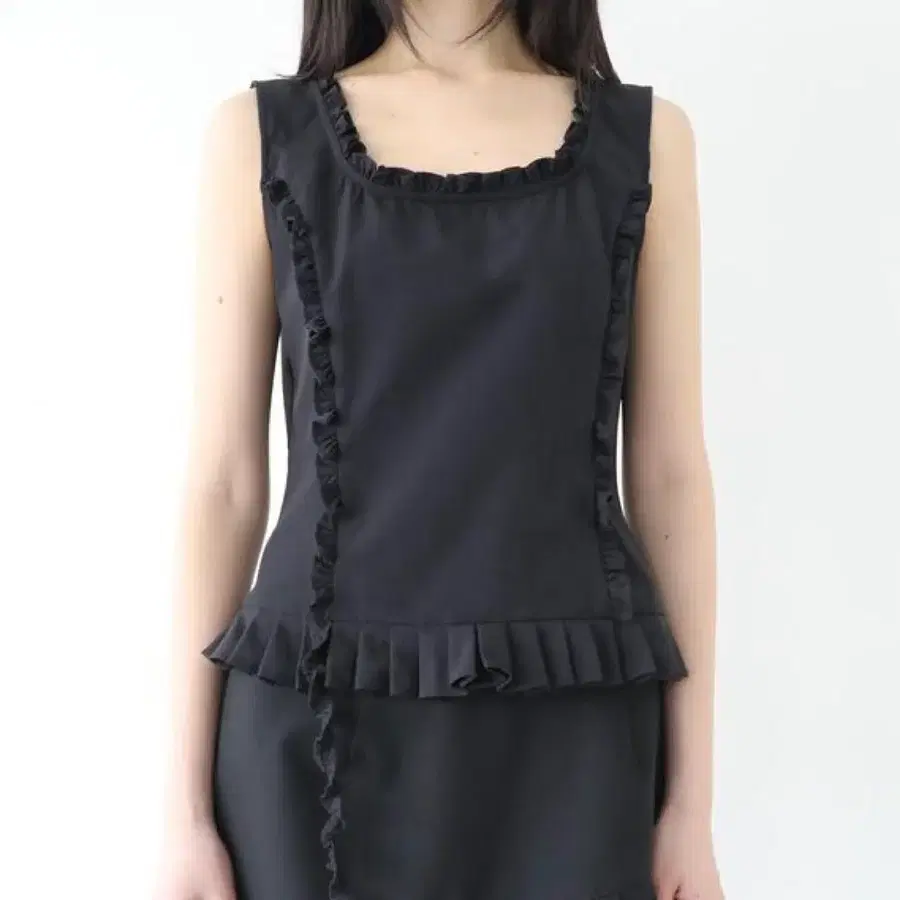 바하윤 RUFFLE SLEEVELESS