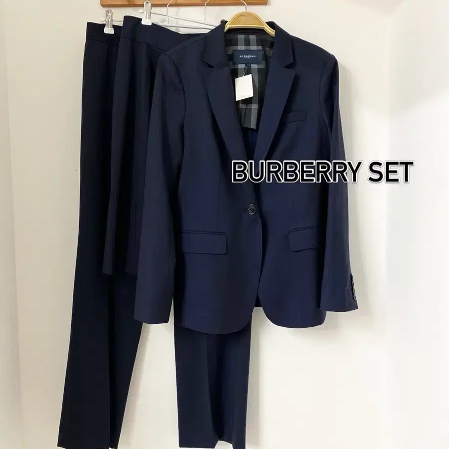 Burberry 네이비 스트라이프 3피스 셋업