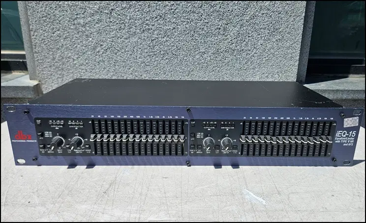 [중고] dbx iEQ-15 듀얼 15밴드 그래픽 EQ / 리미터 (오리지널 USA / AFS 피드백 제어)