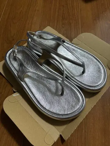 ADAM ET ROPE 샌들 실버