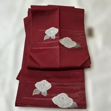나고야 오비 빨간색 심홍색 흰 동백꽃 동백꽃 무늬 꽃 무늬 노을 무늬 레트로 모던 리메이크 소재