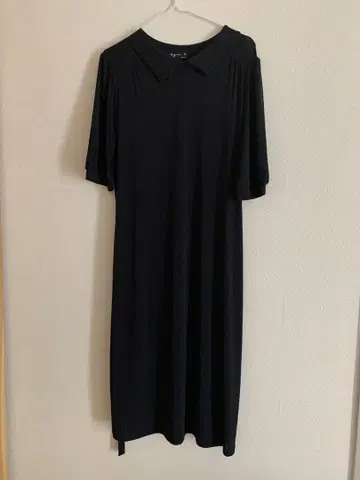 미사용에 가까운 새상품급 agnes b. 카라 부착 블랙 원피스 나일론제