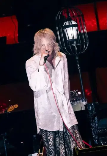 SWITCHBLADE HYDE 착용 PIRATE SHIRT