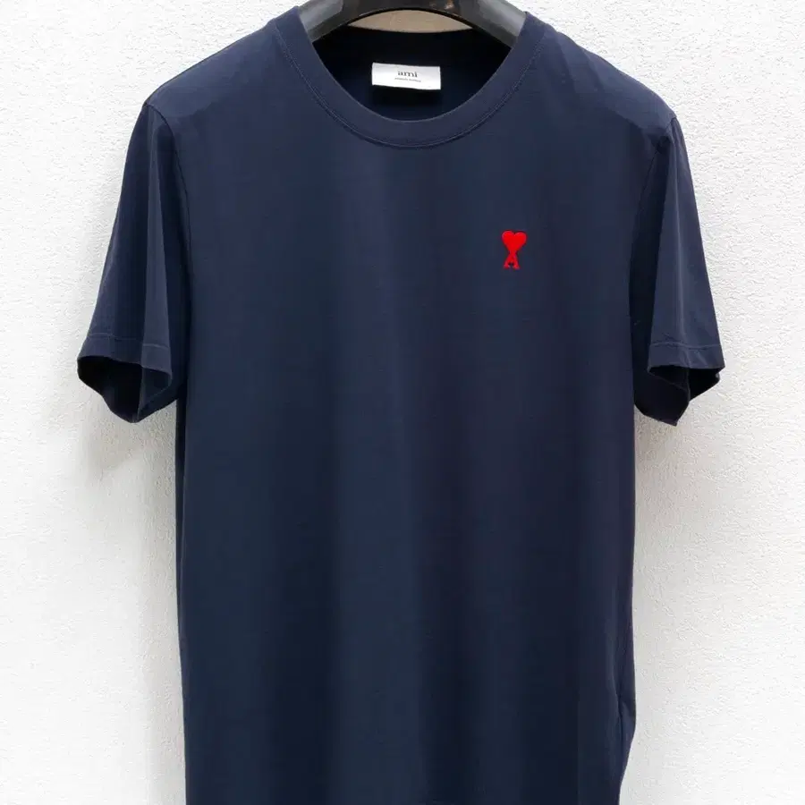 아미 스몰하트 반팔티 네이비 XL      A21HJ108