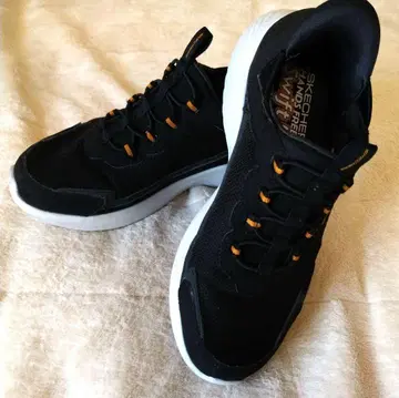 SKECHERS 핸즈 프리 스위프트 핏 스니커즈 블랙