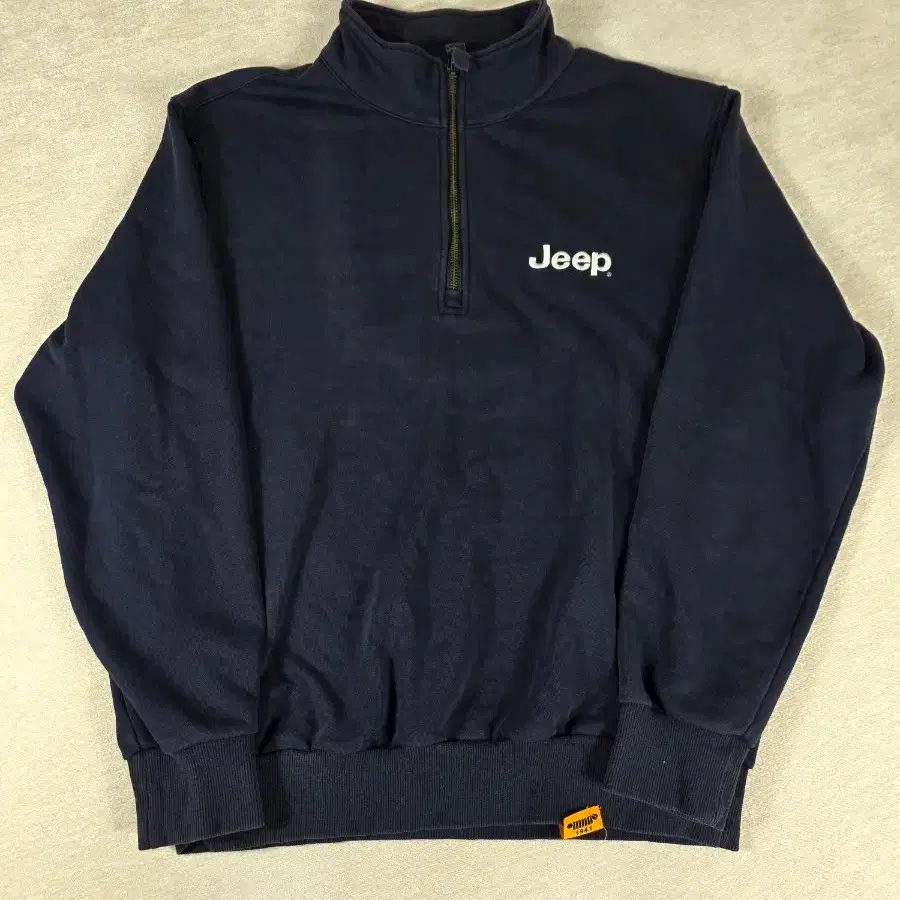 지프(JEEP) 백프린팅 루즈핏 하프집업 맨투맨