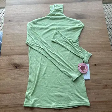 미사용 새상품 택 포함 천사의 면 쉬폰 긴팔 하이넥 M 연두색
