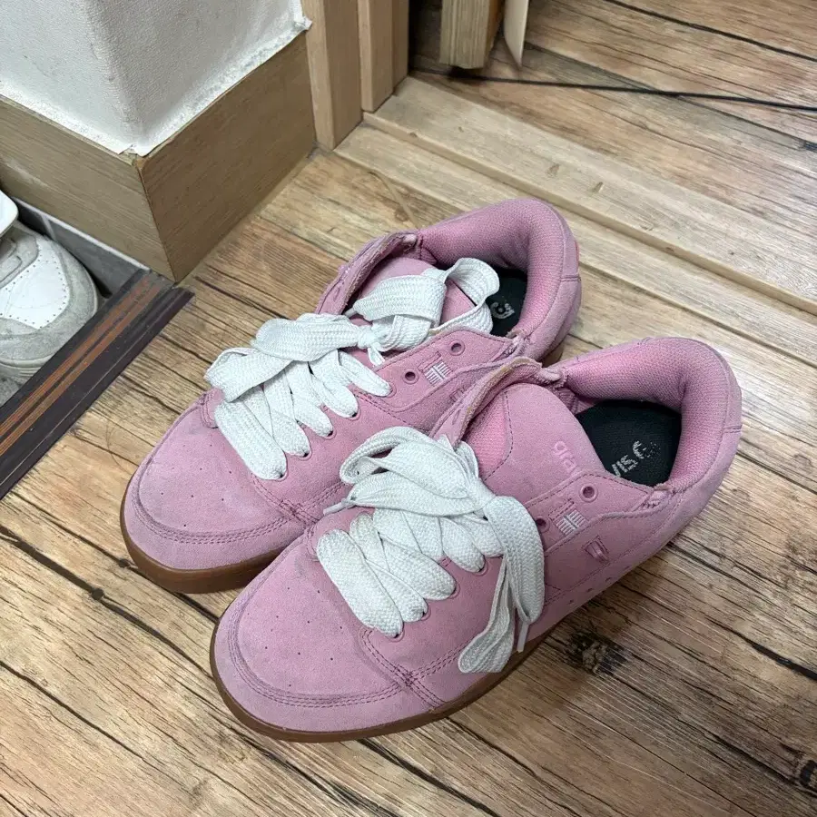 GRAVIS 보드화 275