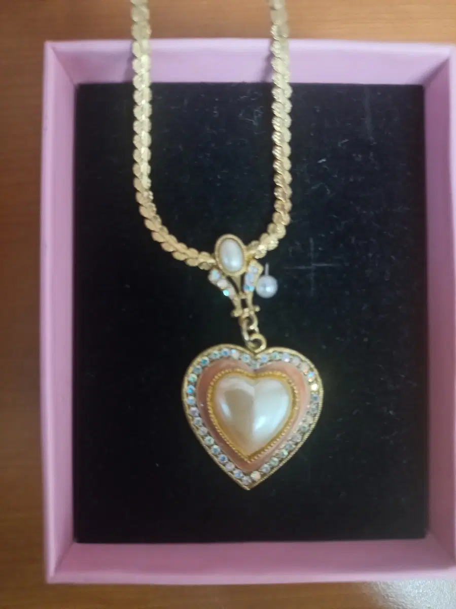 1928 heart ab crystal necklace