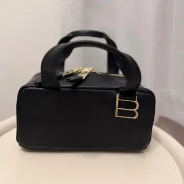 Bibiy. 핸드백 블랙