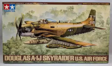 타미야 1/48 걸작기 시리즈 더글러스 A-1J 스카이레이더 미 공군 61073