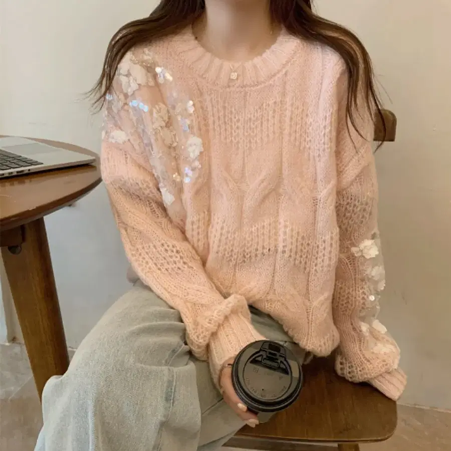 [새상품/9,000원]여성 반짝반짝 스팽글 포인트 펀칭 그물 루즈핏 꽈배기 니트(핑크)
