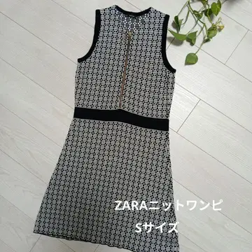 깔끔한 ZARA 개성있는 슬리브리스 니트 원피스 화이트 블랙 무릎 기장 스타일업